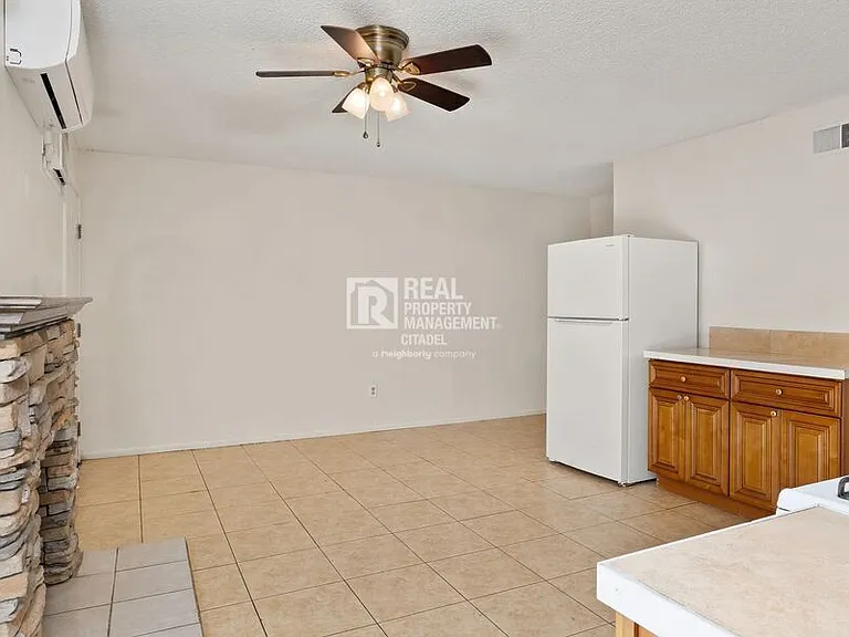 3009 Canyon Crest Dr #B — Photo 4