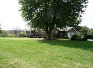 2760 Canman Ln, Columbia, IL 62236