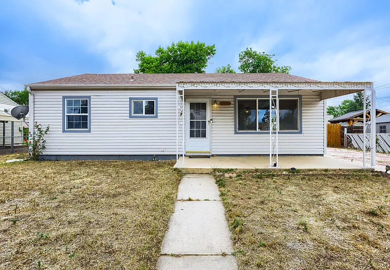 1904 S Hancock Ave — Photo 1