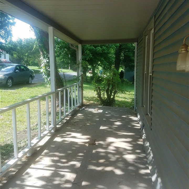 2nd image of 601 Sloss St SE