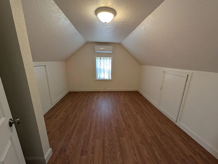 604 Loma St — Photo 17