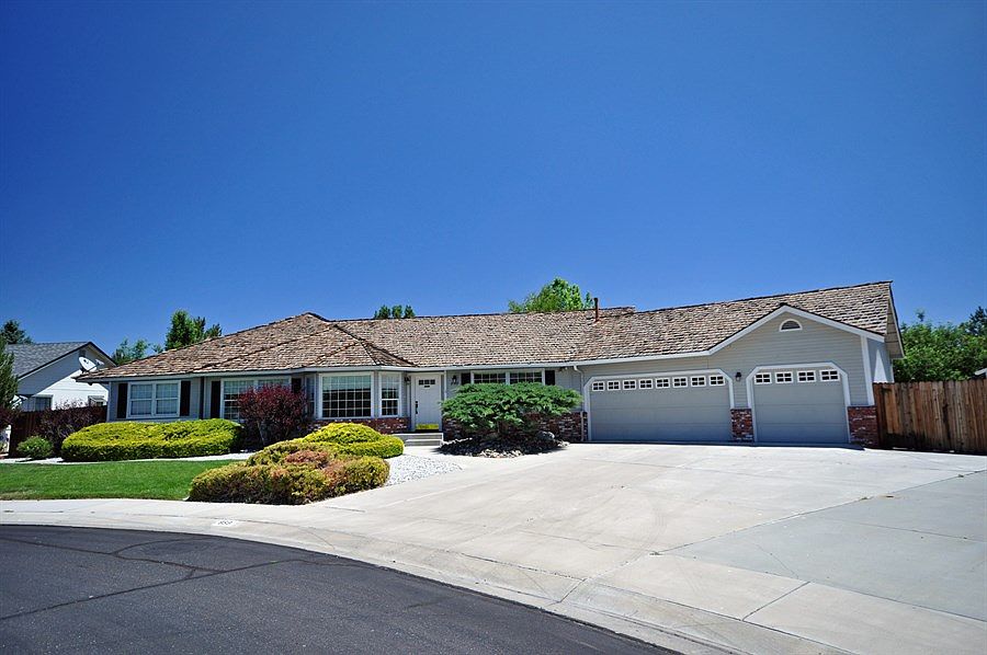 1st image of 858 Maplewood Dr