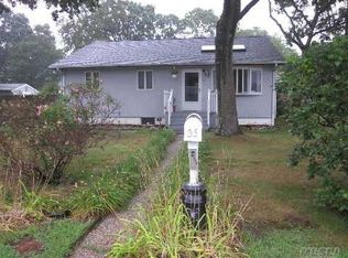35 Pearl Ave, Holtsville, NY 11742