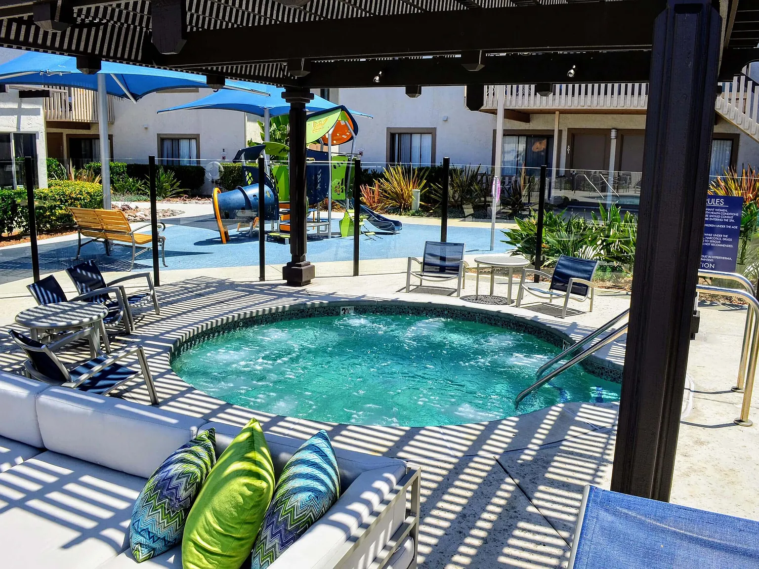 La Jolla Canyon Apartments — Photo 4
