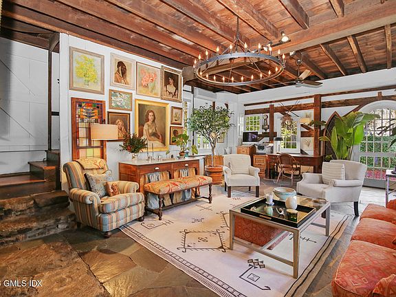 3rd image of 93 E Middle Patent Rd