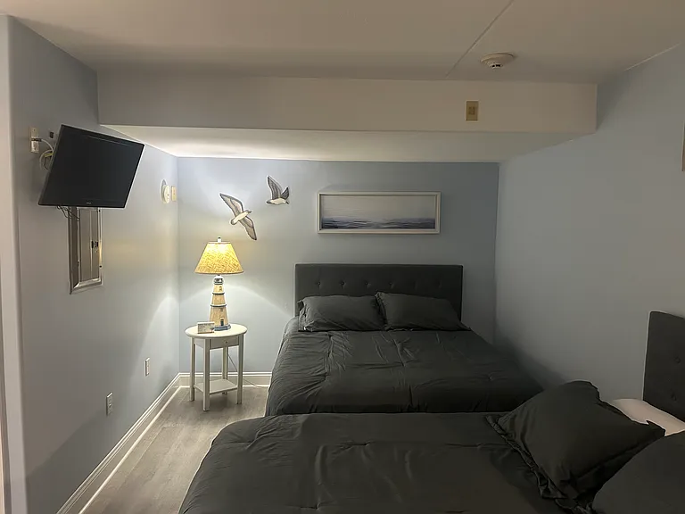 900 Wesley Ave — Photo 1