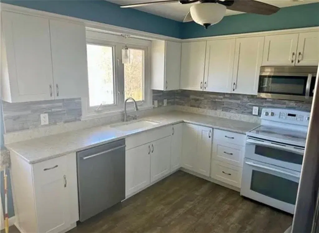 3 bed, 2.0 bath, 1152 sqft, $2,900 — Photo 4