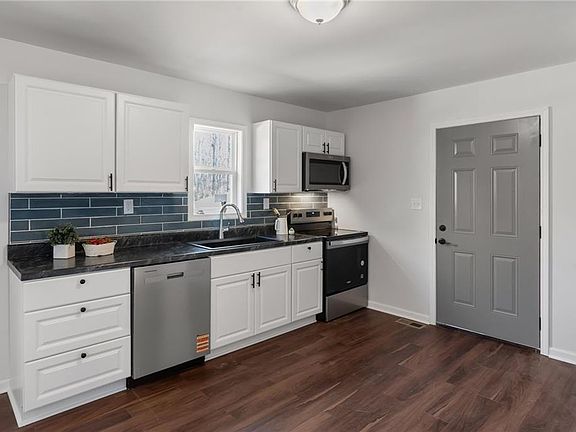 3rd image of 137 Cheyenne Trl