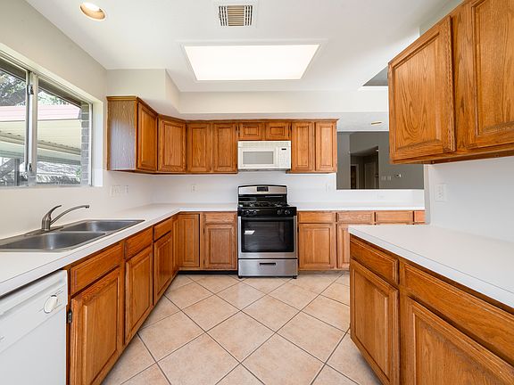 3rd image of 8310 Leafdale Dr