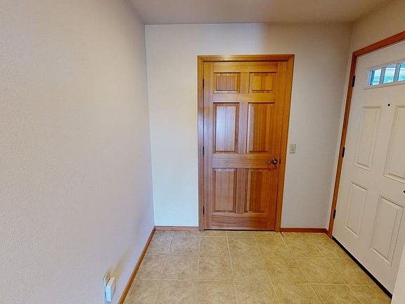 4th image of 29182 Kerber Dr