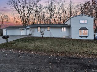 8165 Leonard Dr, Holly, MI 48442