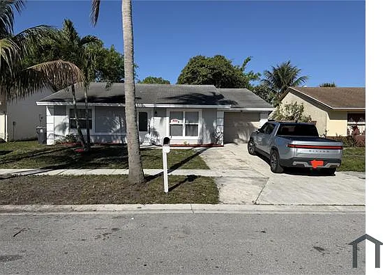 4 bed, $2,850 — Photo 1