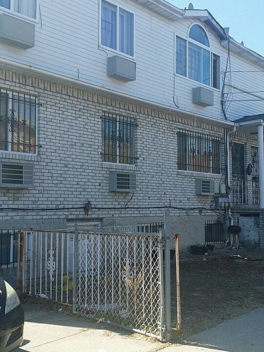 1st image of 1010 E 84th St