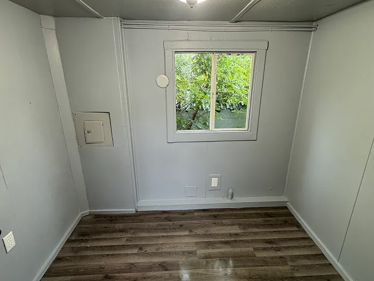 1945 S Schuyler Ave #7 — Photo 4