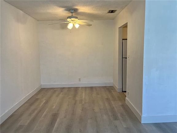 4th image of 671 Kathy Ln #D