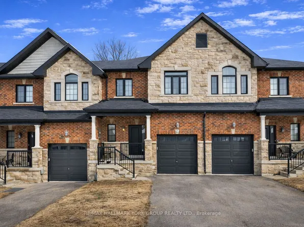 13 Charmuse Ln, East Gwillimbury, ON L9N 0N7