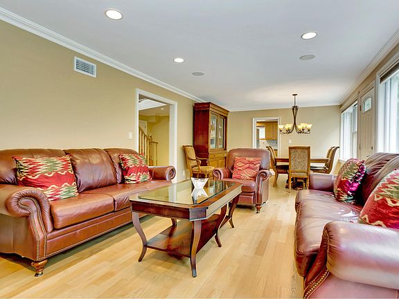 5th image of 37 West Dr