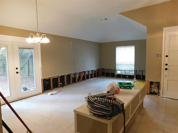 3rd image of 2943 Twin Knolls Dr