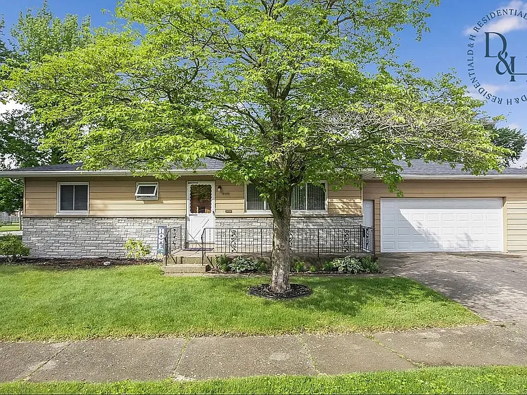 2828 Macarthur Ave — Photo 1