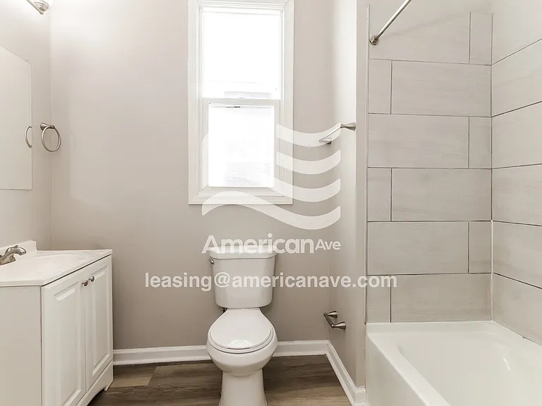 1084371_013_bathroom_13.jpg