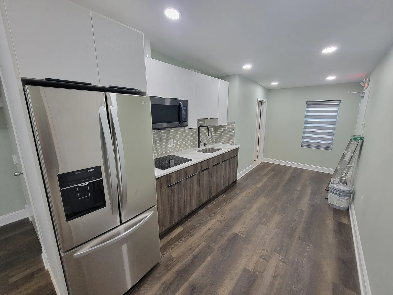 3 bed, 1000 sqft, $2,900 — Photo 2