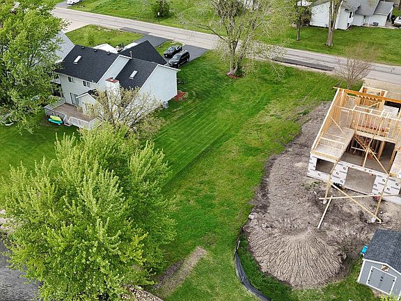4th image of 1100 Candlewick Dr NE