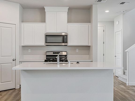 4th image of 121 Clownfish St