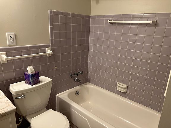 5th image of 641 Carriage Dr