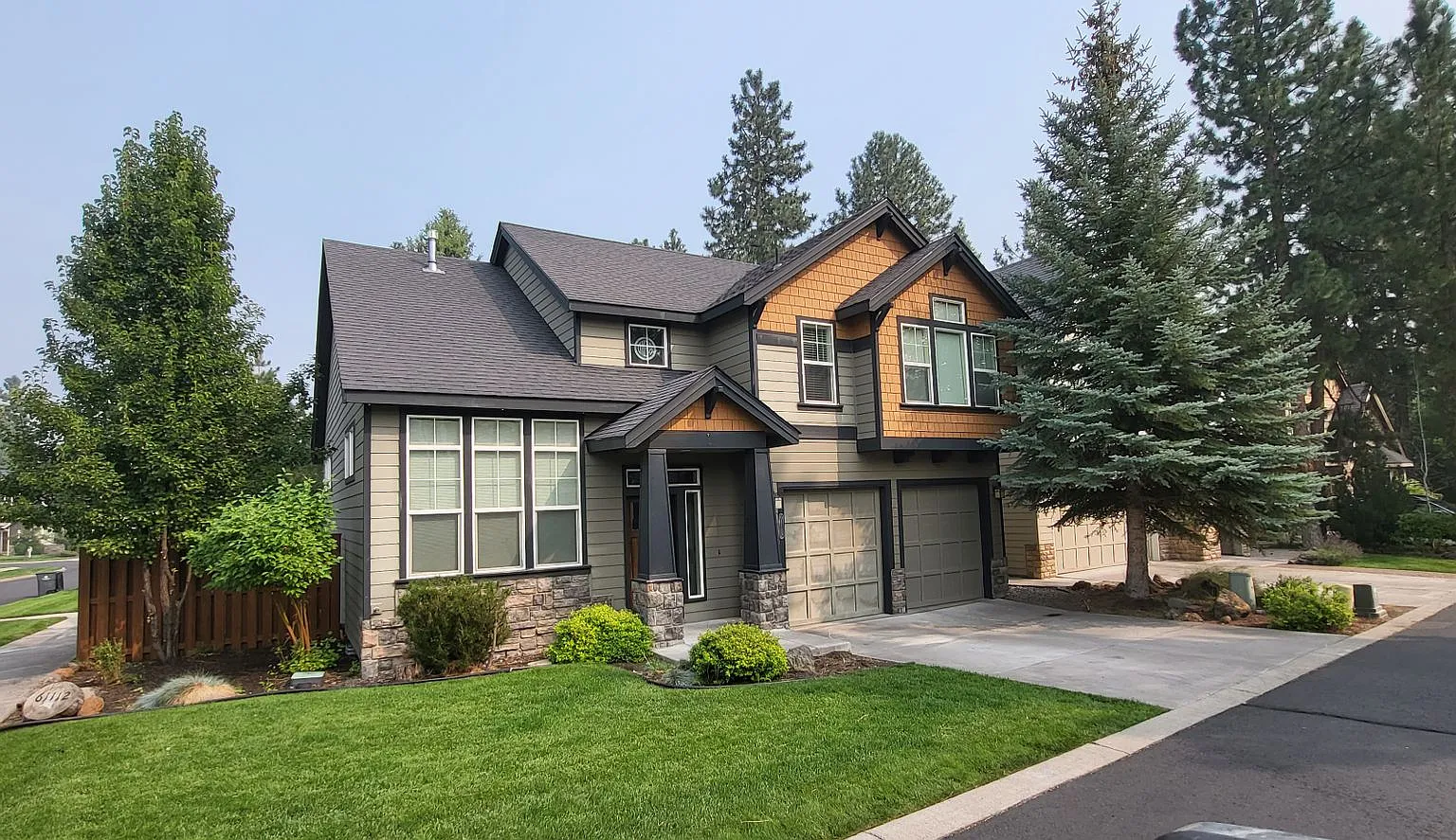SW Bend - 3 Bed 2.5 Bath -Fenced-Corner lot-Amenities — Photo 1
