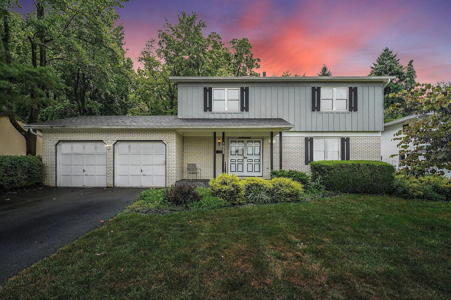 1033 Matterhorn Dr photo 1