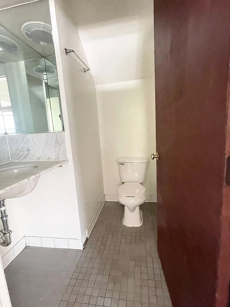 6 Bed/3.5 Bath Private Home Available August '27 — Photo 4
