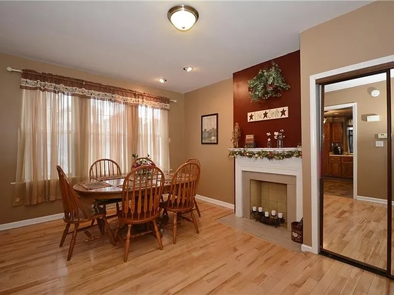2112 Saranac Ave — Photo 7