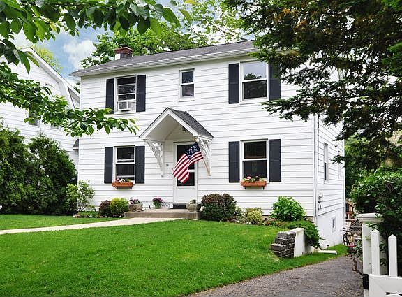 2nd image of 71 Manhattan Ave