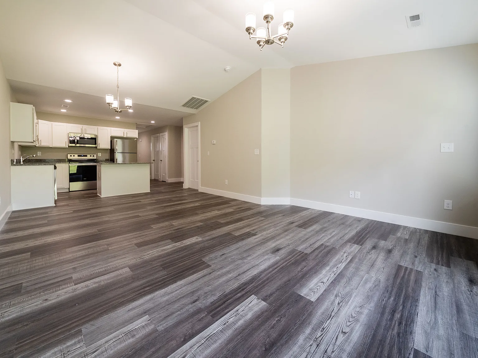 2 bed, 1003 sqft, $1,545 — Photo 4