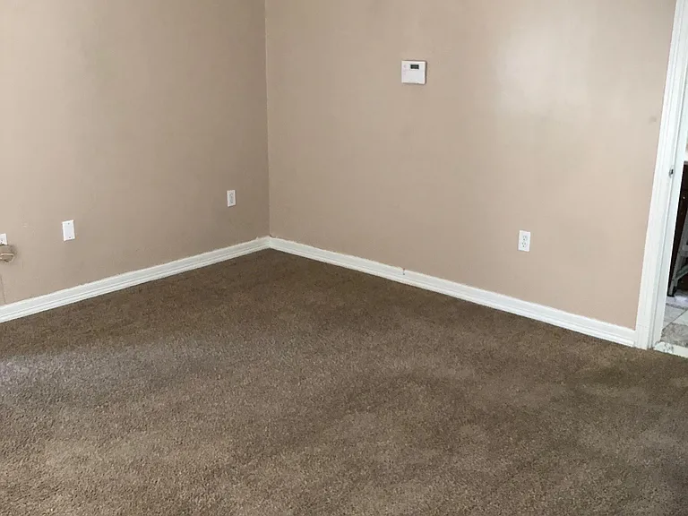 4122 Drake St — Photo 37