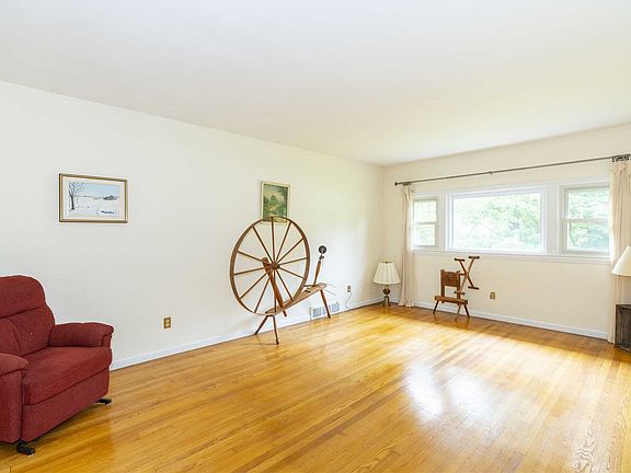 4th image of 2 Fletcher Dr