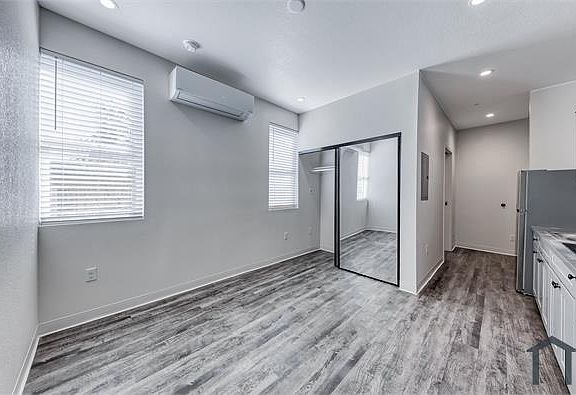 4th image of 304 S Maryland Pkwy #11