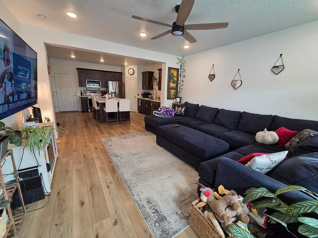 3 bed, 3.0 bath, 1536 sqft, $2,000 — Photo 3