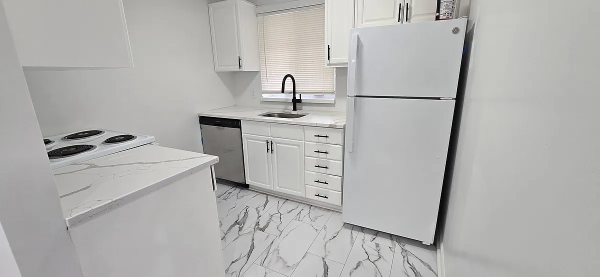 Kitchen - 206 Main St #1