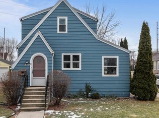 829 W 8th Ave, Oshkosh, WI 54902