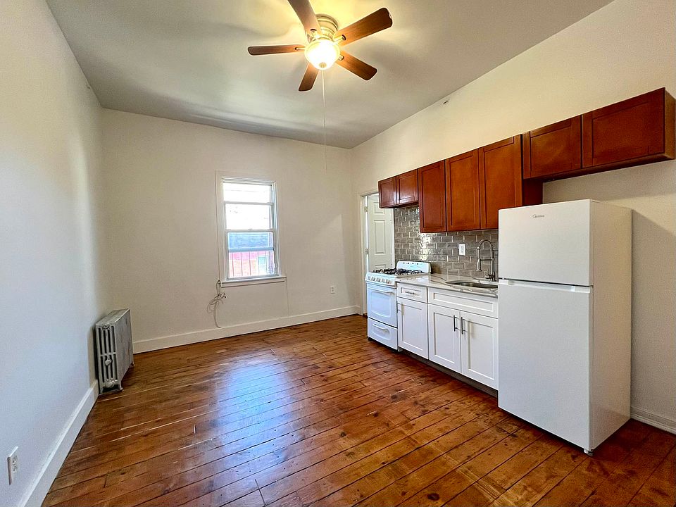 1st image of 140 Franklin Ave APT 4B