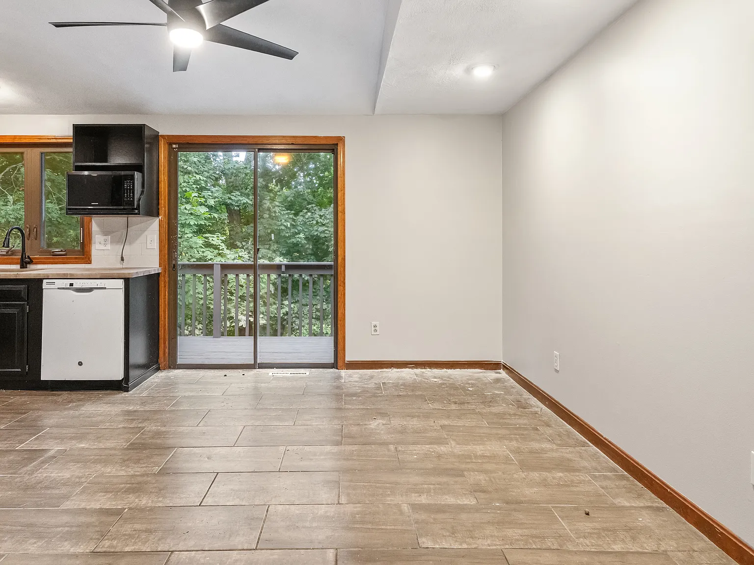 2 bed, 1000 sqft, $2,000 — Photo 3