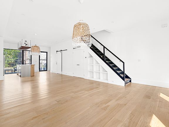 3rd image of 45 Wolcott St #Penthouse
