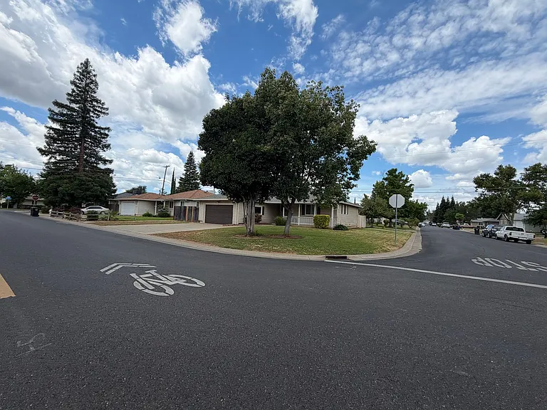 10495 Malaga Way — Photo 42