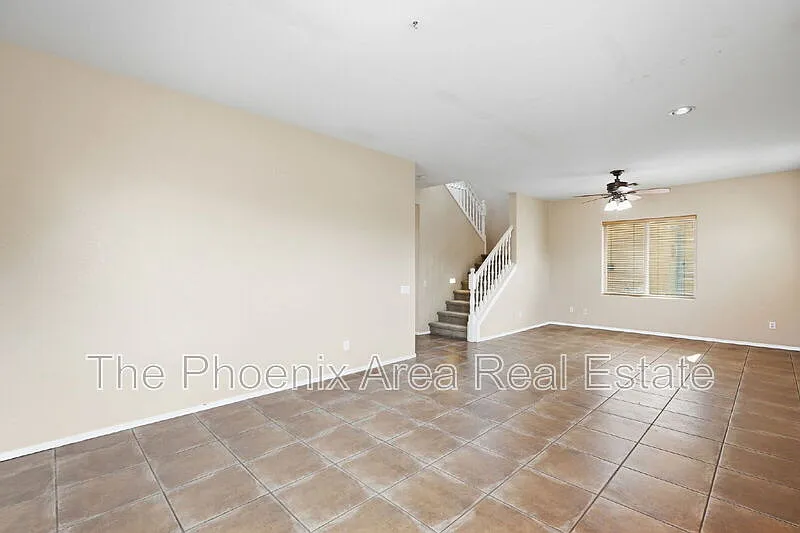4 bed, 3.5 bath, 2380 sqft, $2,295 — Photo 4