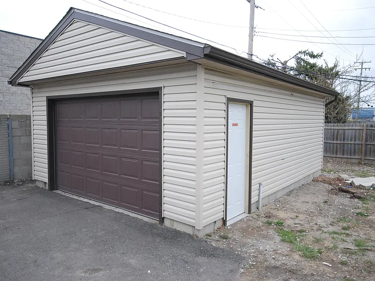 1872 Champaign Rd — Photo 28