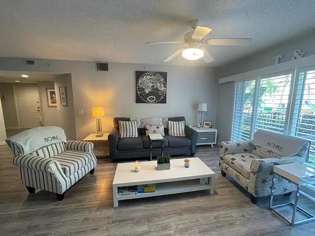 2 bed, 2.0 bath, 1054 sqft, $3,000 — Photo 2