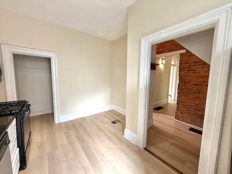 41 King Ave #D — Photo 8
