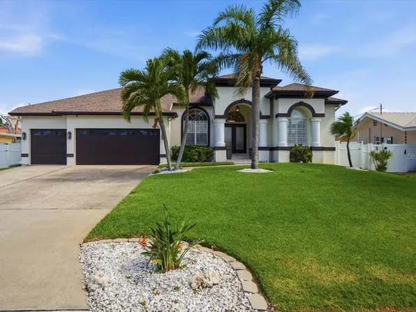 109 16th St, Belleair Beach, FL 33786