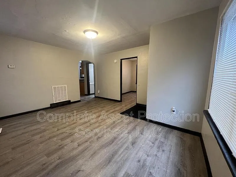2 bed, 1.0 bath, 787 sqft, $1,465 — Photo 3